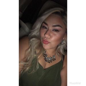Meet your Posher, Mireya